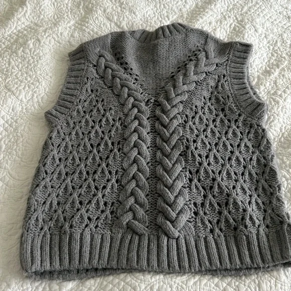 Zara Charcoal Gray Braided Cable Knit Sleeveless Crewneck Sweater Vest - Picture 5 of 8